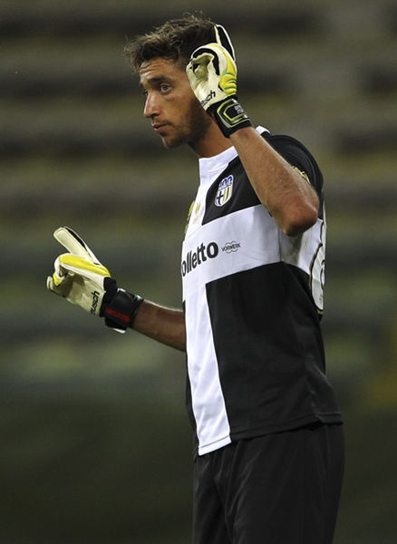 组图：CBA俱乐部杯广厦击败天津 塔克飞身暴扣