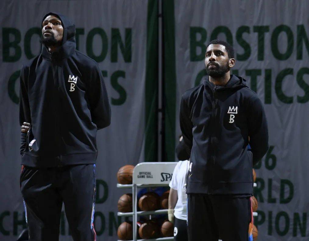 乔丹打爆魔术师，空中360度扣篮惊呆众人