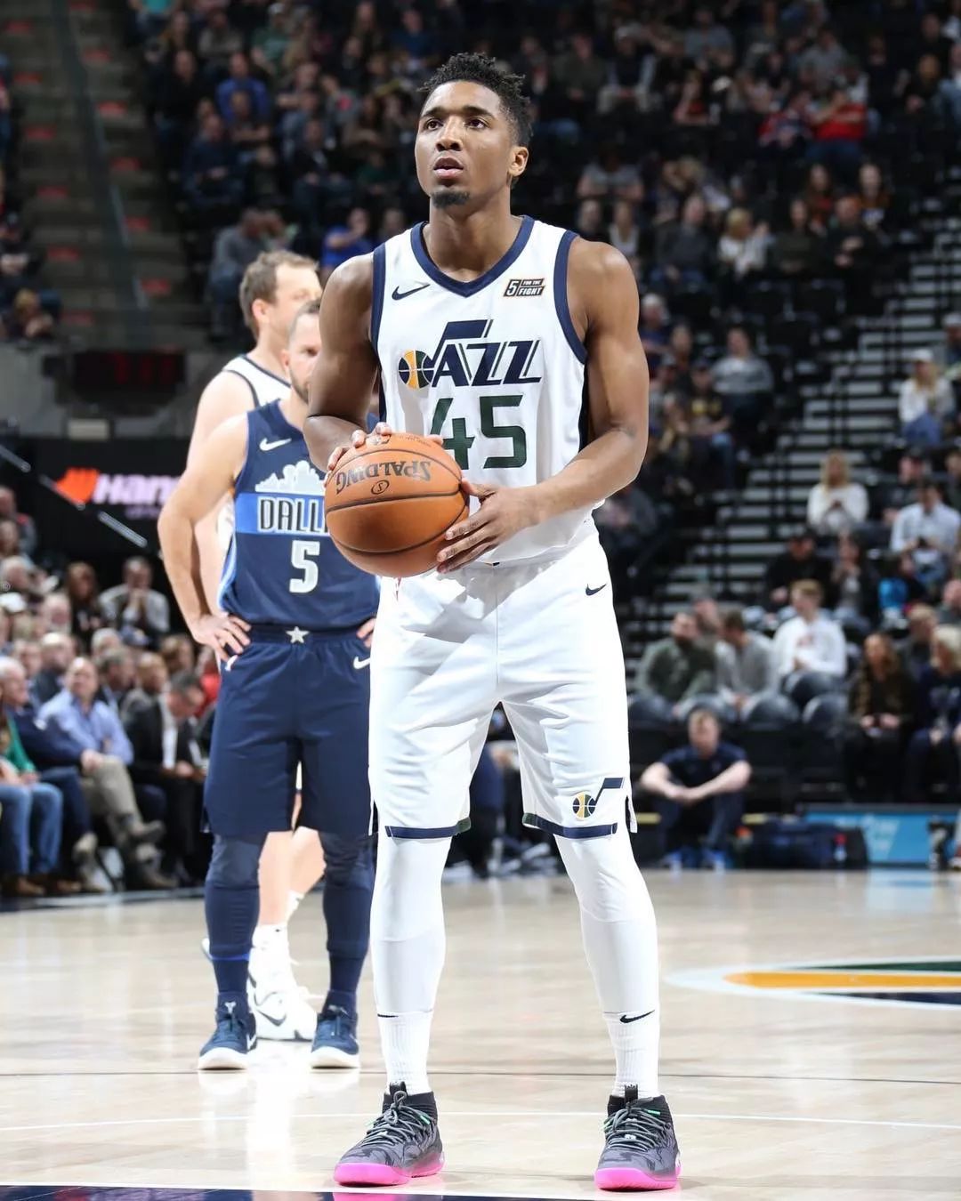 足球世界杯比赛用球曝光，设计引好评