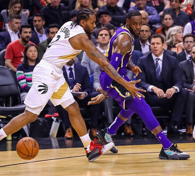 利物浦vs毕包第20分钟比赛暂停，全场球员、观众鼓掌致敬若塔